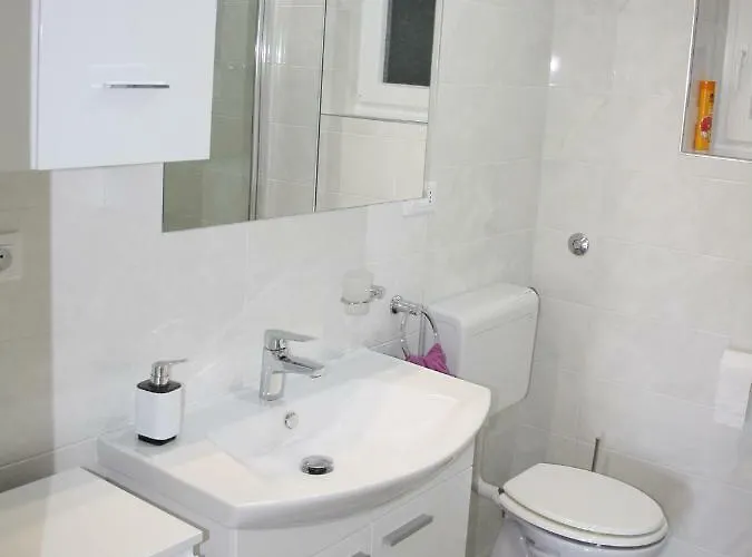 Vesna Free Parking 오파티아